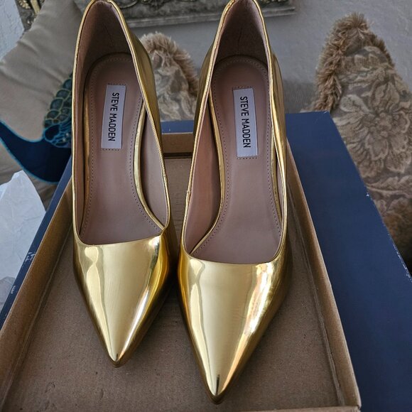 Gold Metallic Stilettos - Picture 1 of 6